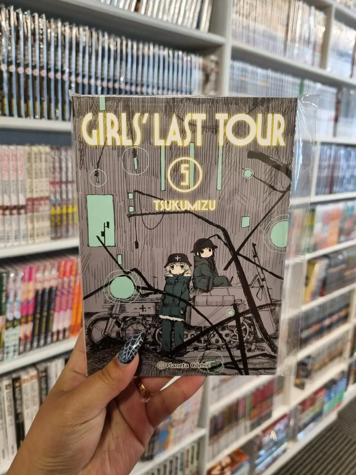 Girls Last Tour 05 - Planeta Comic - Imagen 2