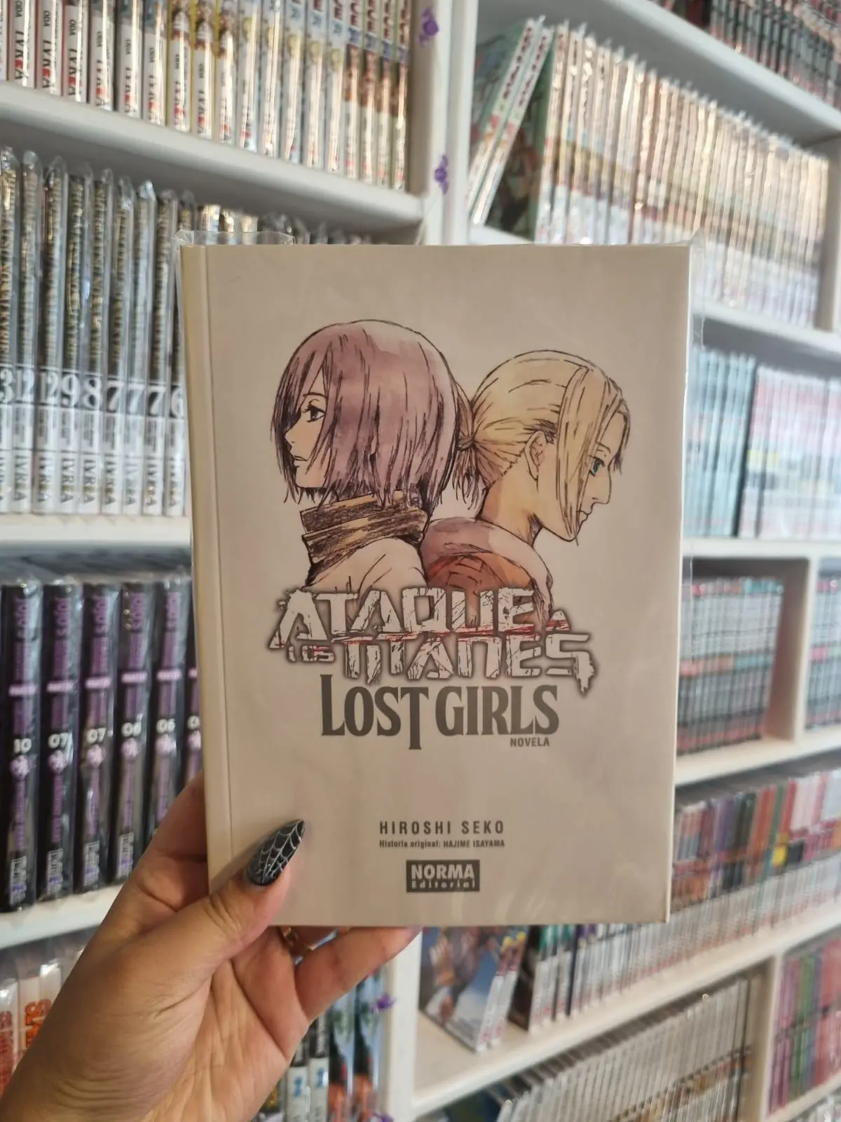 Novela Ataque A Los Titanes Lost Girls - Imagen 2