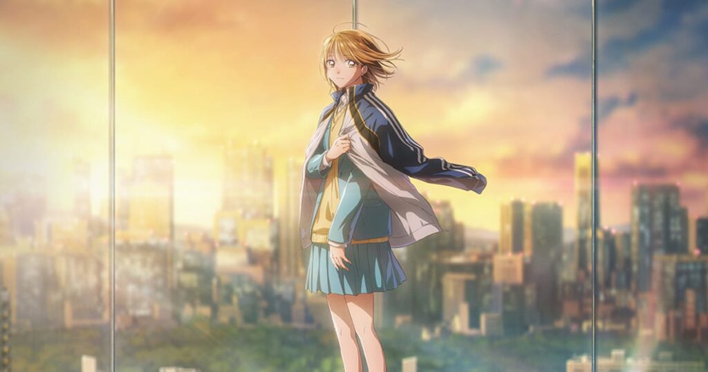 Blue Box temporada 2: Chinatsu Kano con la chaqueta deportiva sobre los hombros frente a una ciudad al atardecer